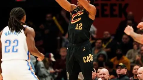 火箭主场战胜鹈鹕，阿门因伤未能出战