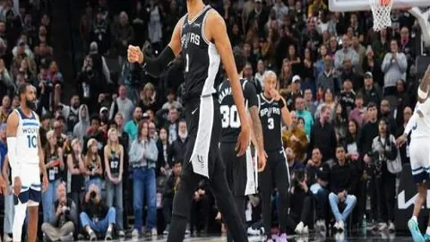 莫兰德神速断球，反击高空爆扣！